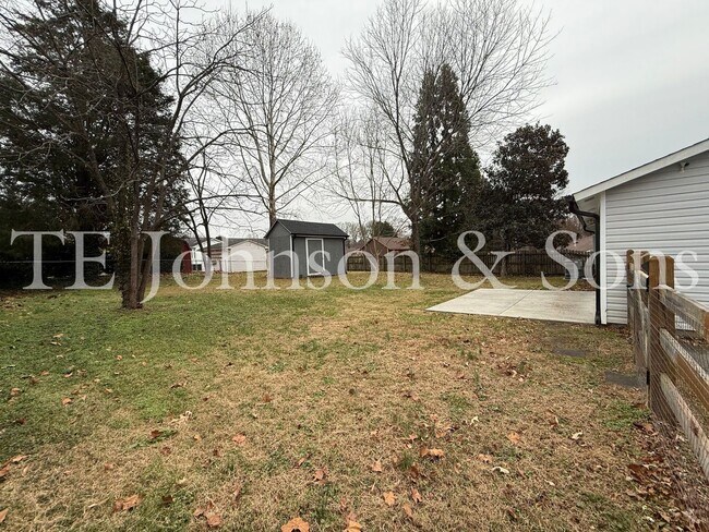 Building Photo - Modern Comfort with a Fenced Yard in Winston-Salem