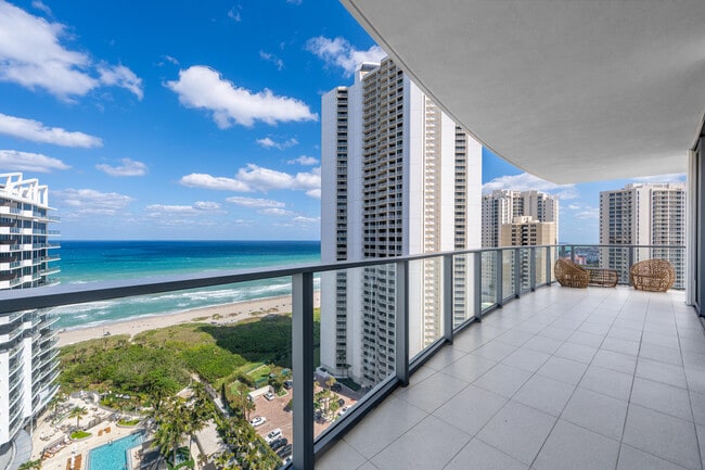 Building Photo - 3100 N Ocean Dr