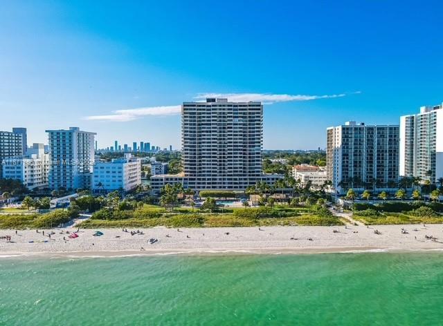 Primary Photo - 2555 Collins Ave