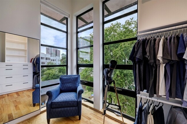 Building Photo - 5002 Milam St