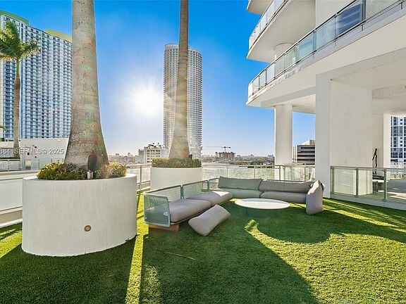 Building Photo - 90 SW 3rd St