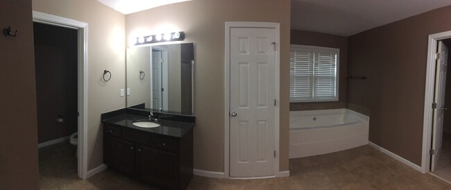 Bathroom - 1058 Cedarbrook Dr