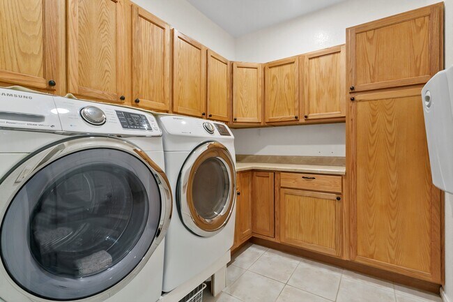 Building Photo - 778 Fairway Dr