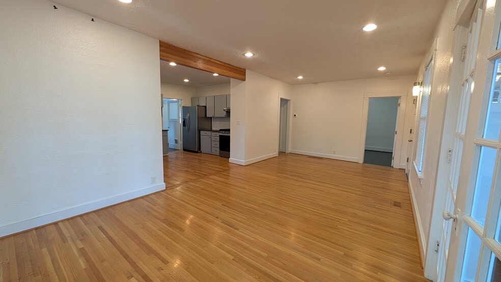 Building Photo - 3440 SW Falcon St