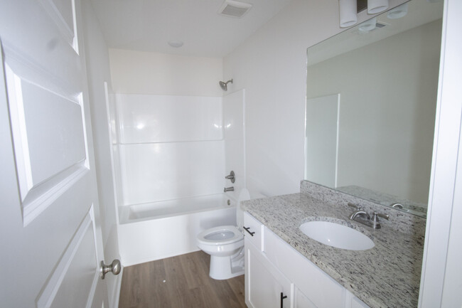 Building Photo - 125 Enclave Ct