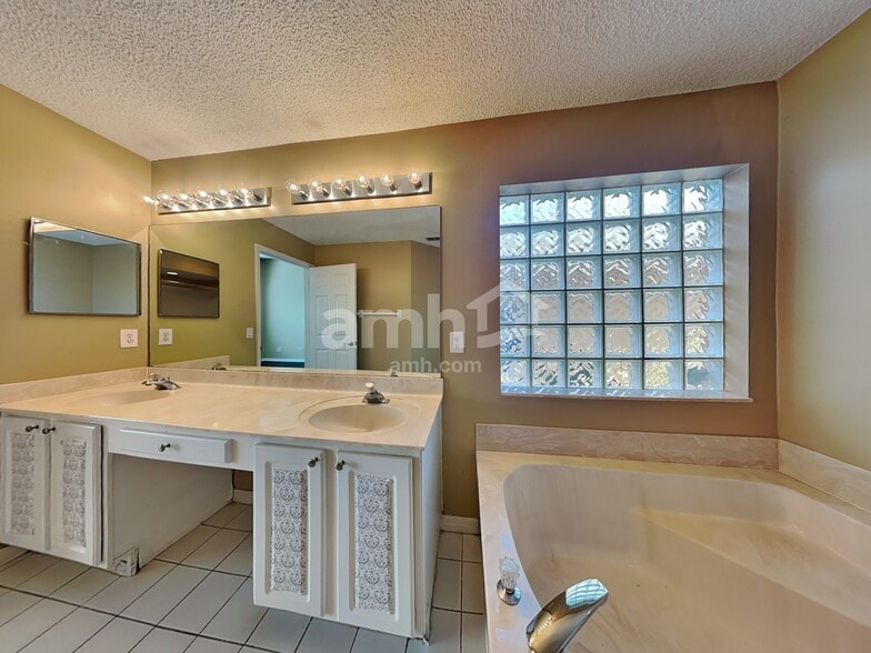 Building Photo - 3644 Becontree Pl
