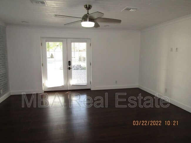 Building Photo - 2802 E Weldon Ave