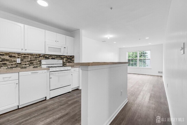 Building Photo - 21 Inverness Dr