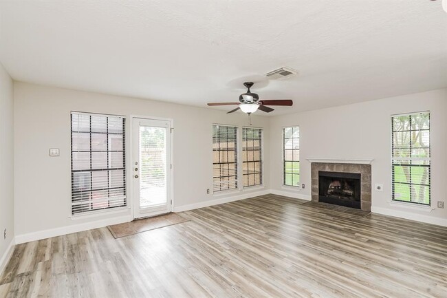Building Photo - 17263 Saturn Ln