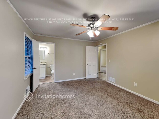 Building Photo - 686 Rollingwood Pl