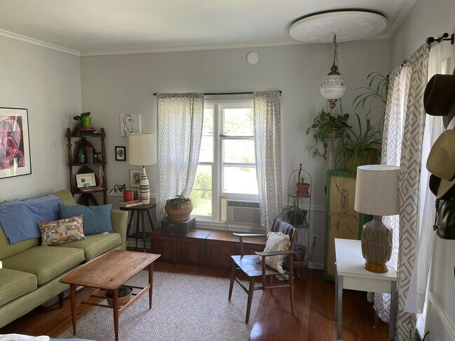 Building Photo - 121 7th St