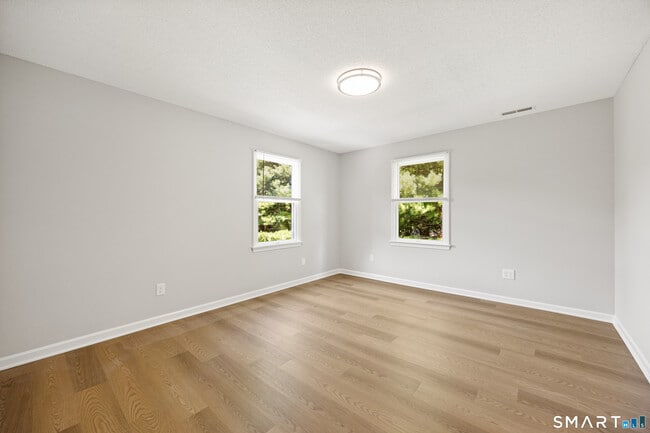 Building Photo - 387 Mixville Rd