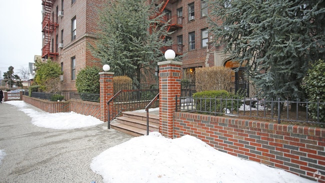 Building Photo - 2134 Homecrest Ave