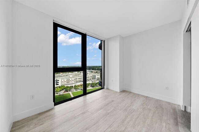 Building Photo - 121 NE 34th St