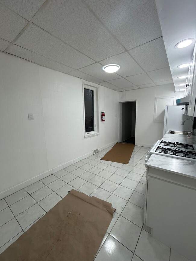 Building Photo - 1484 Louis St