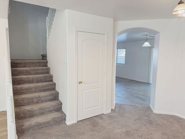 Building Photo - 4 BED, 2.5 BATH HOME IN CIRCLE CROSS RANCH SAN TAN VALLEY, AZ