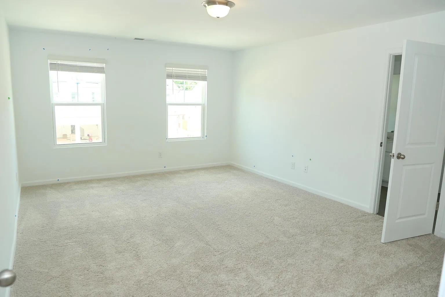 Building Photo - Room in Townhome on Thornton Dr