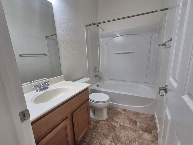 Building Photo - Spacious Four Bedroom, Three Bath Home in ...
