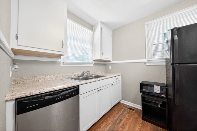 Building Photo - 2848 Blan St