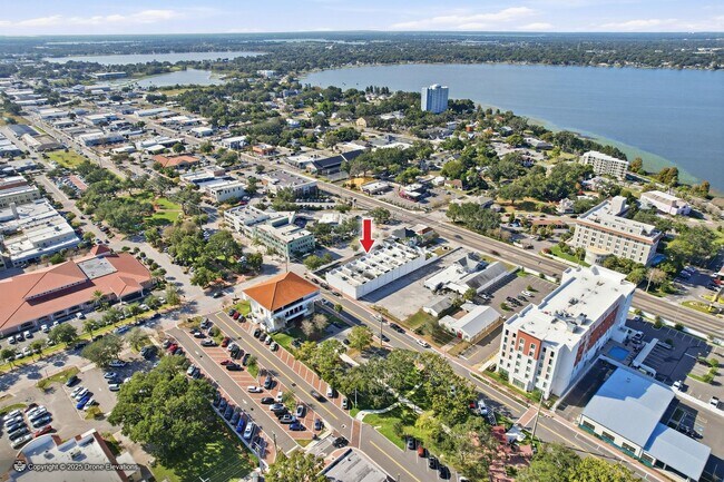 Building Photo - DOWNTOWN ~ Luxury Gene Leedy Townhouse ~ with Community Pool