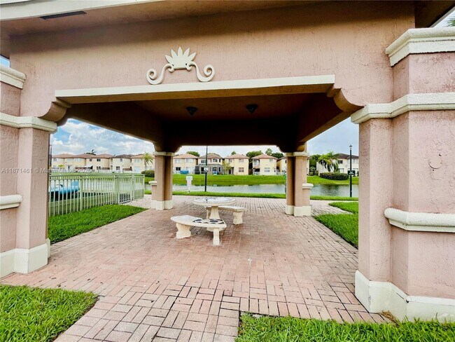 Building Photo - 6560 NW 114th Ave