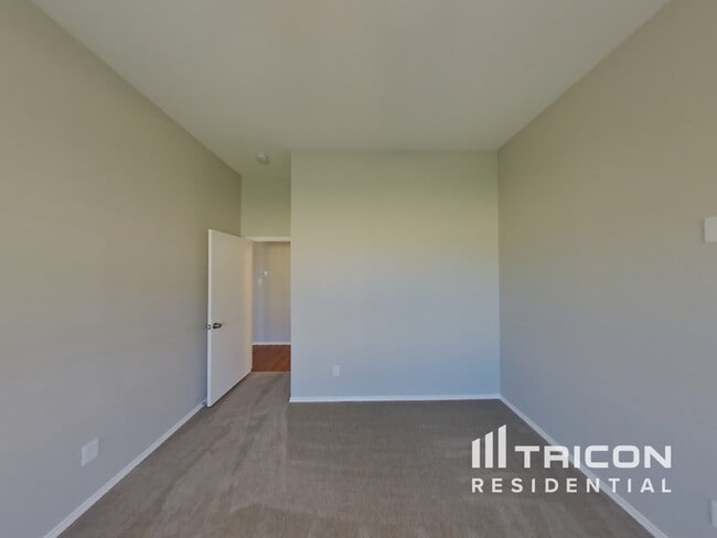 Building Photo - 745 Buffalo Springs Dr