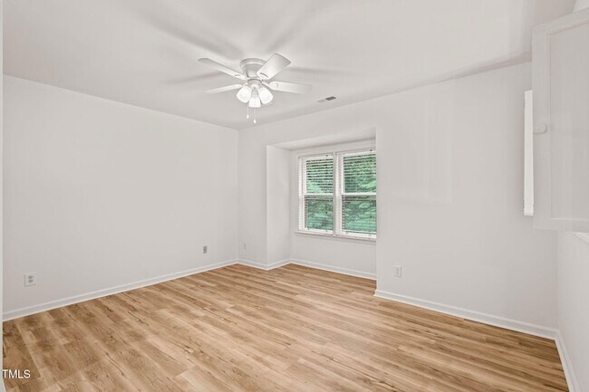 Building Photo - 403 Broad Leaf Cir