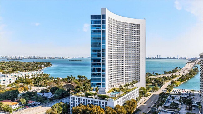 Building Photo - 601 NE 36th St