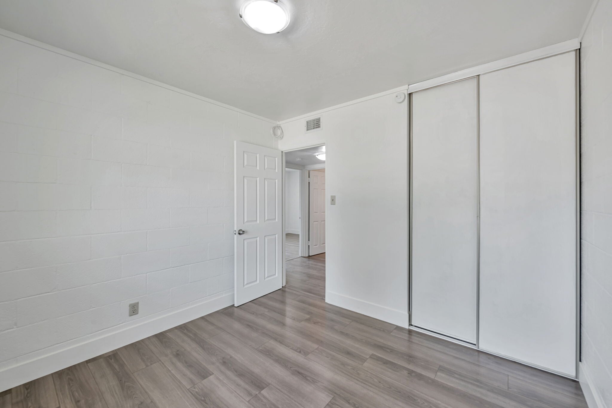 Building Photo - 5400 Valletta Way