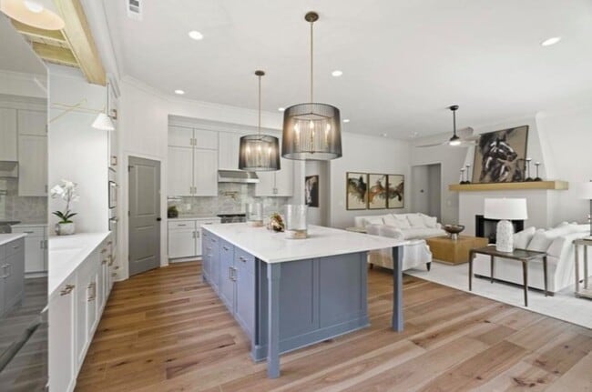 Building Photo - Luxurious 5 Bedroom, 3 Bathroom Home in Mc...