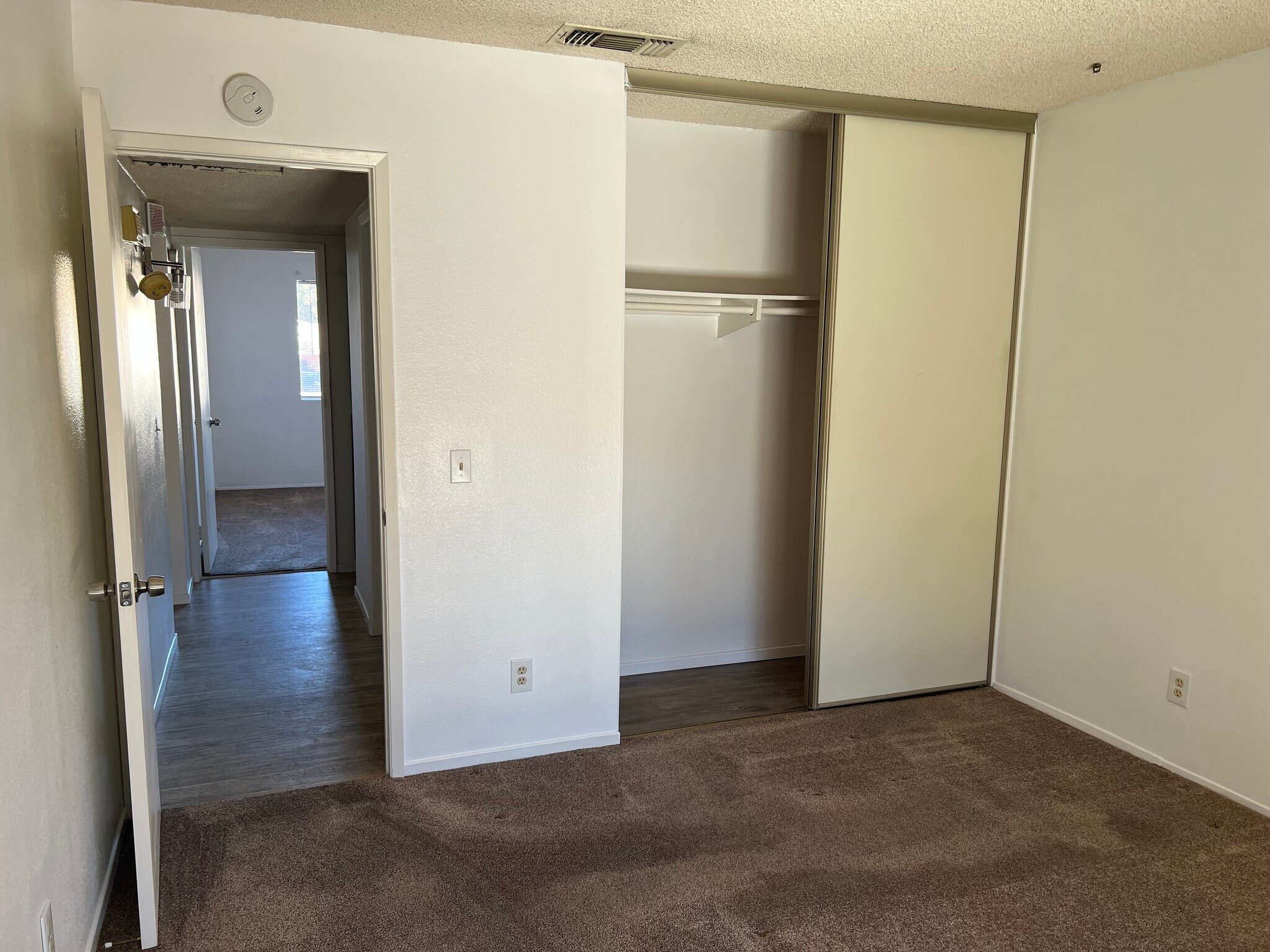 Building Photo - 1931 Nuevo St