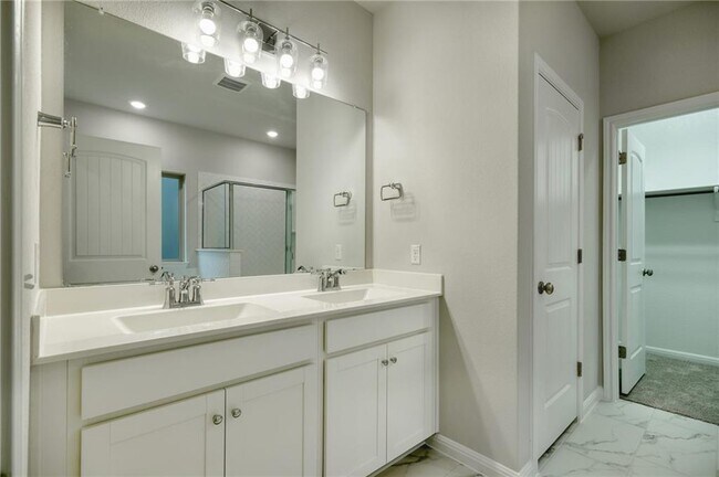Building Photo - 2701 Danbury Ln