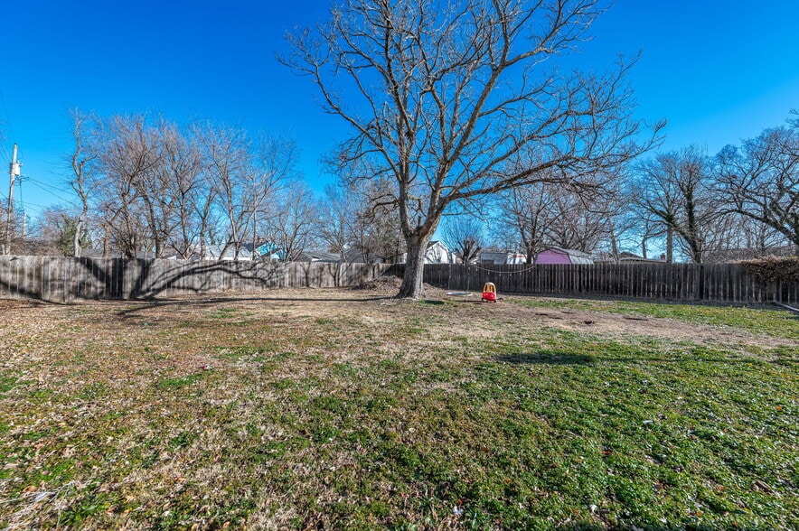 Building Photo - 3604 W Central Ave