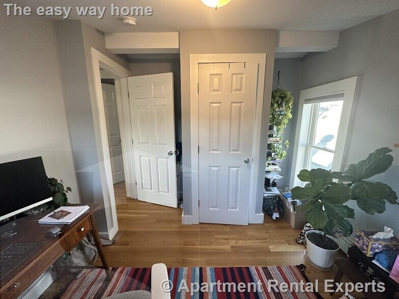 Building Photo - 287 Beacon St