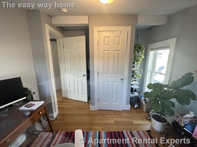 Building Photo - 287 Beacon St