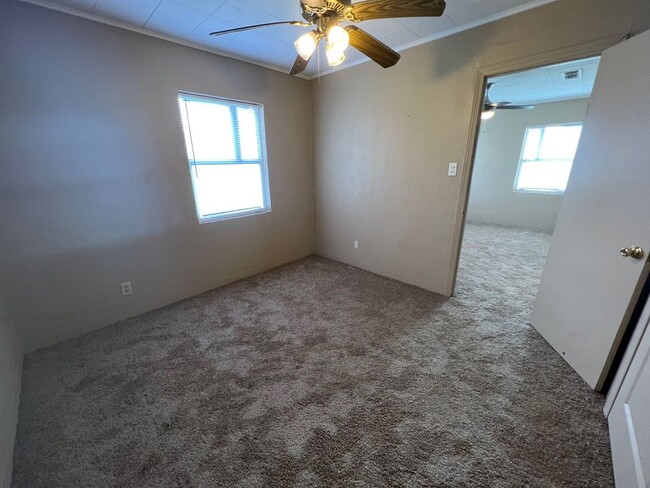 Building Photo - Northwest Pensacola - 2 bedroom, 1 bathroom