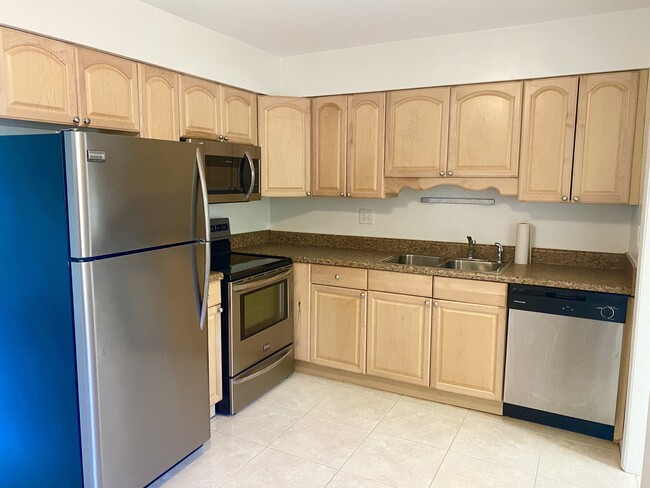 Kitchen - 1406 NE 17th Ct