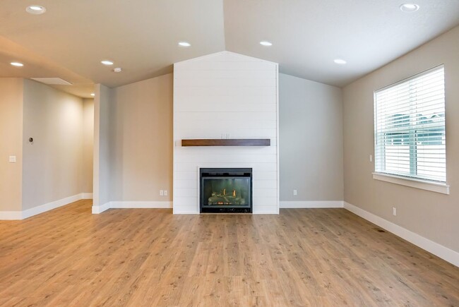 Building Photo - Incredible New 3 Bedroom Home in Post Fall...
