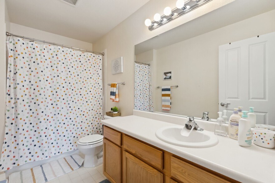Building Photo - 5550 Corbett Dr
