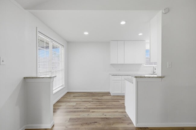 Building Photo - Charming 3BR House in Houston