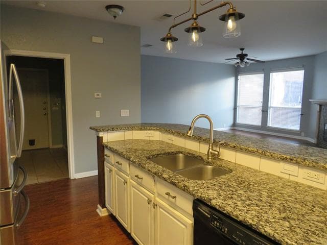 Building Photo - 7585 Ravenhill Dr