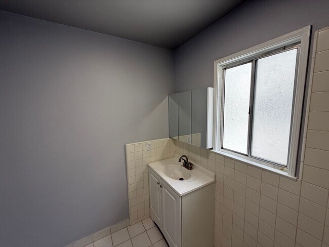 Building Photo - 10712 Vena Ave
