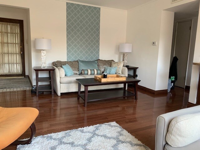 Living room - 456 S Spalding Dr