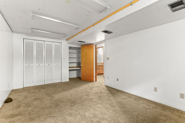 Building Photo - 9877 SE 33rd Ave
