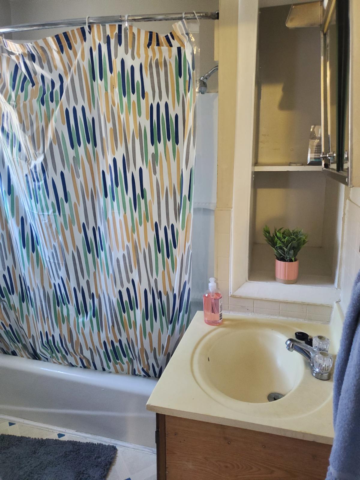 Building Photo - 528 W 4th St