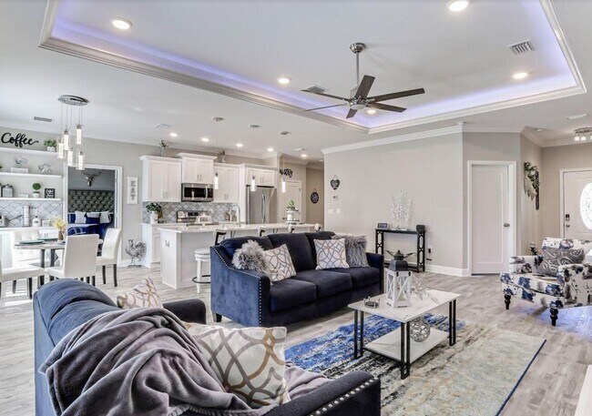 Building Photo - All Brick 4 Bedroom in Mary Esther!