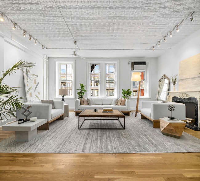 Building Photo - 508 Broadway-SI ID1035001P