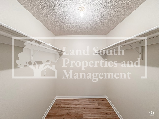 Building Photo - 724 Angelina Ln