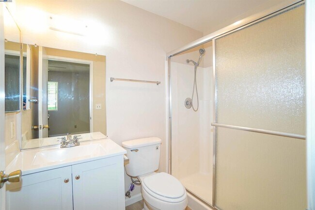 Building Photo - 3670 Silver Oaks Way