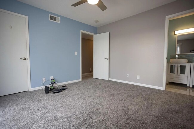 Building Photo - 3 Bedroom 2 Bathroom Long Term Rental in N...